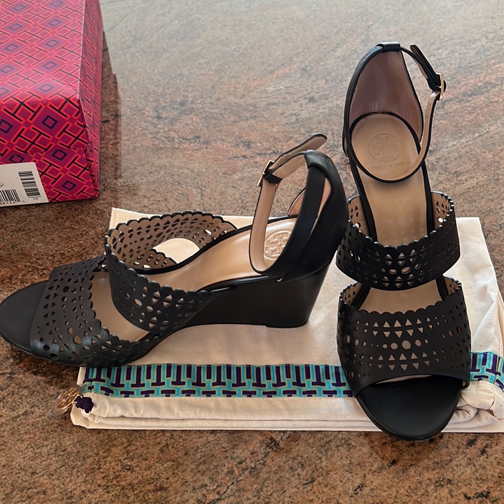Tory Burch Gladiator 85mm Wedge Heel Perforated Antanado Leather - Picture 4 of 8